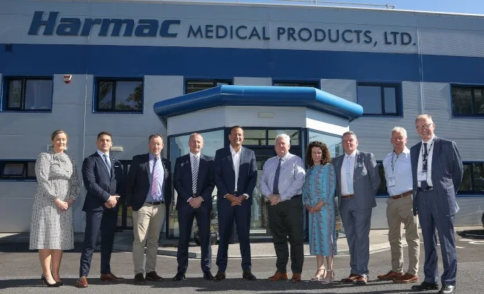an tanaiste leo varadkar pictured with staff outside the harmac offices